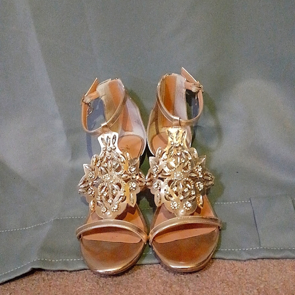 Size 9.5 gold formal sandals 1 inch heel